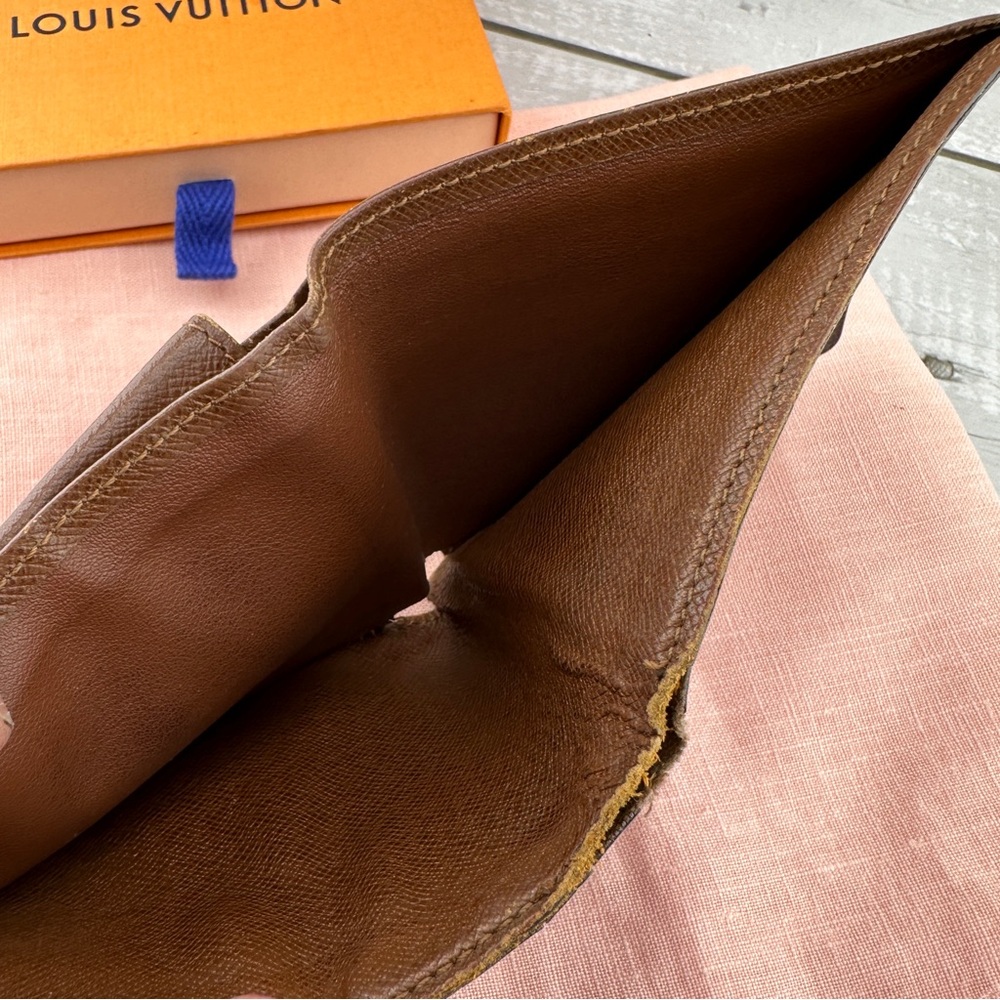 AUTHENTIC Louis Vuitton wallet or credit card holder. Canvas monogram. - Picture 12 of 14
